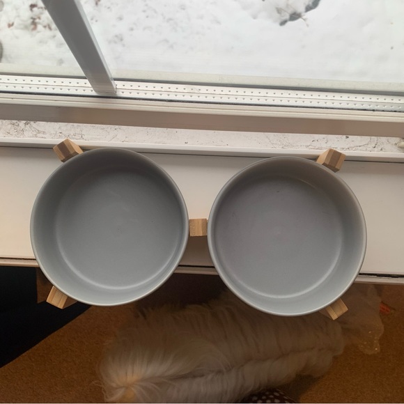 Dog feeder - Picture 3 of 3